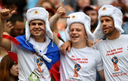 Мода на футболки и толстовки с принтами в России